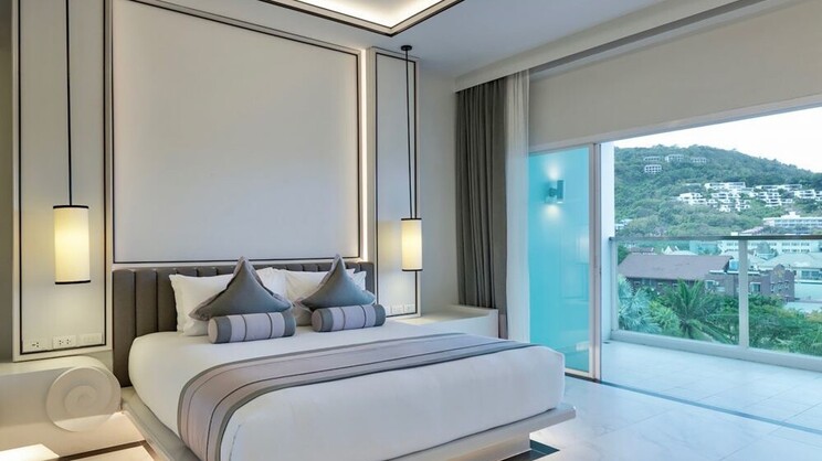 Deluxe Pool View Room